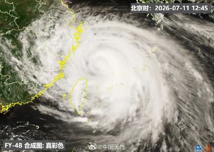 今年首个暴雨红色预警发布 台风 "巴威"12
