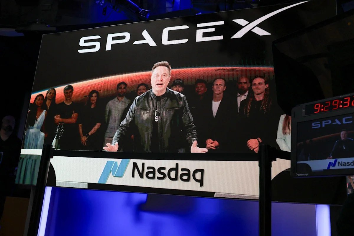马斯克公布 SpaceX 登月建厂计划:用机器人生产 AI 卫星