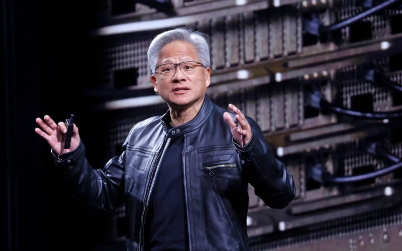 英伟达黄仁勋：AI 无需新监管，安全交给我们-xn--mkro2sf1o.com