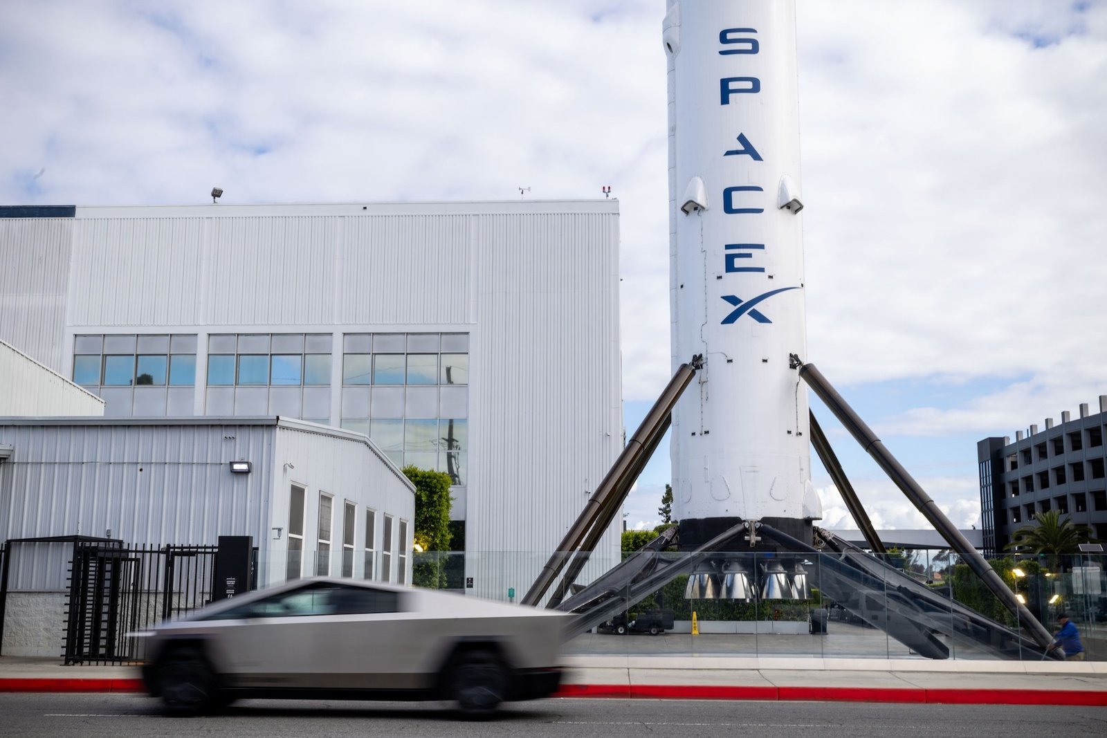 SpaceX 与特斯拉董事会设特别委员会审议合并