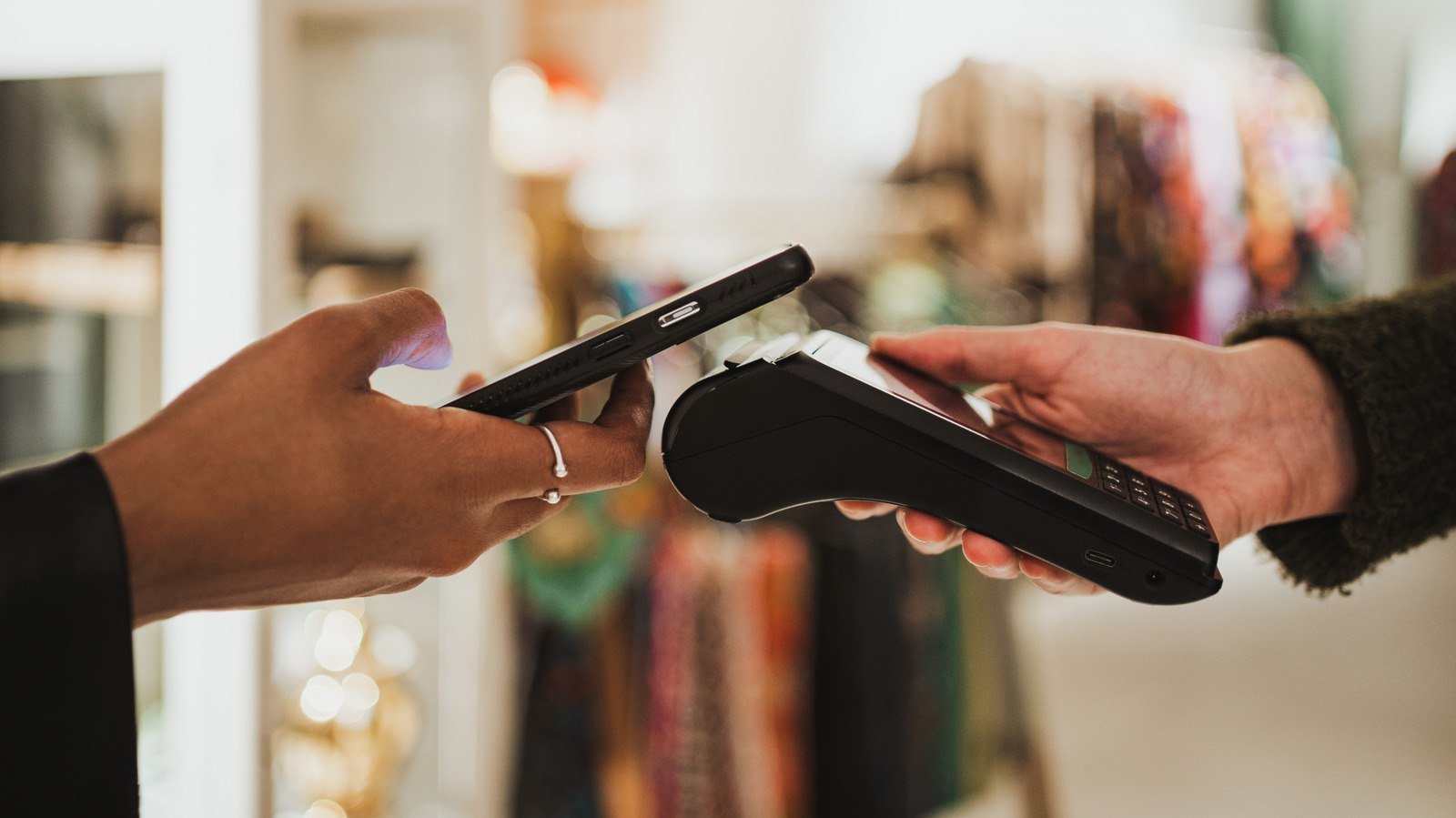 🍏 英国监管机构要求苹果开放 iPhone NFC 支付